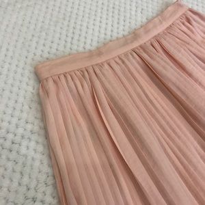FOREVER 21 Blush Pleated Skirt